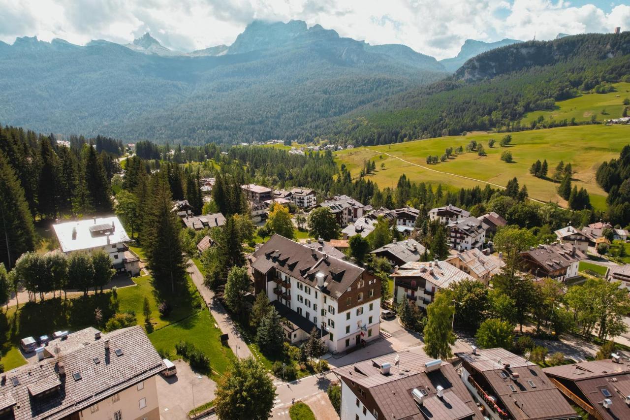 Hotel Serena Cortina コルティーナ・ダンペッツォ エクステリア 写真