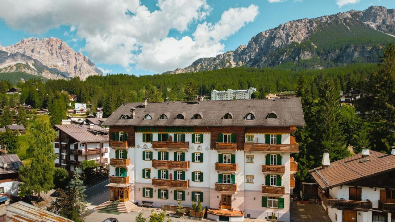 Hotel Serena Cortina コルティーナ・ダンペッツォ エクステリア 写真
