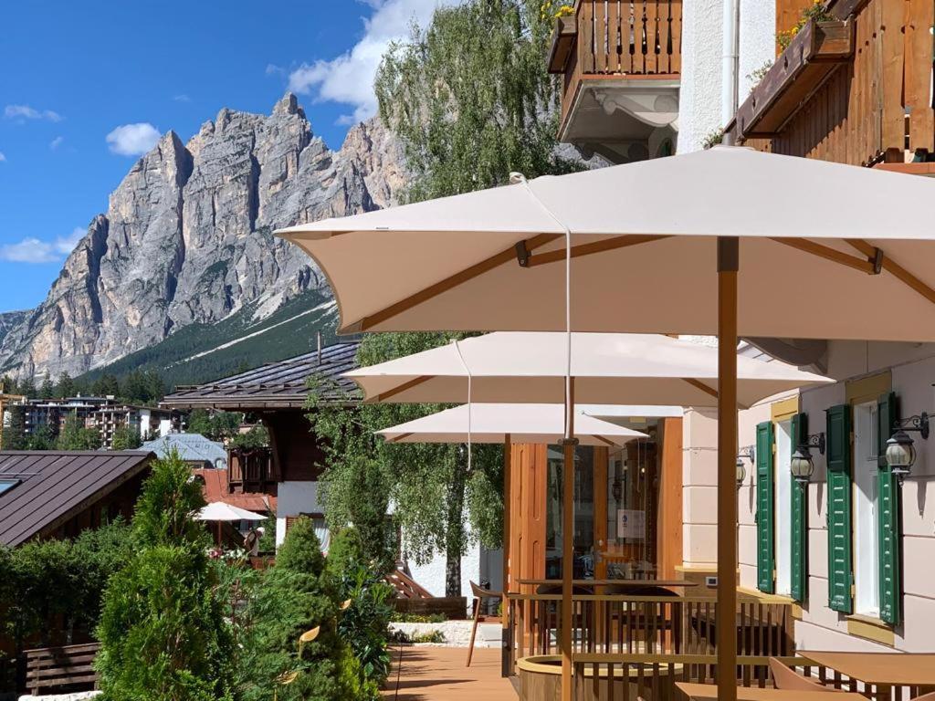 Hotel Serena Cortina コルティーナ・ダンペッツォ エクステリア 写真