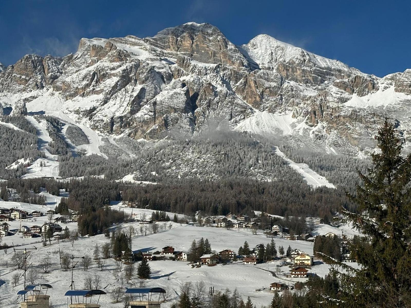 Hotel Serena Cortina コルティーナ・ダンペッツォ エクステリア 写真